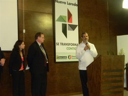 Presenta conferencia magistral asesora de embajada de EU en México